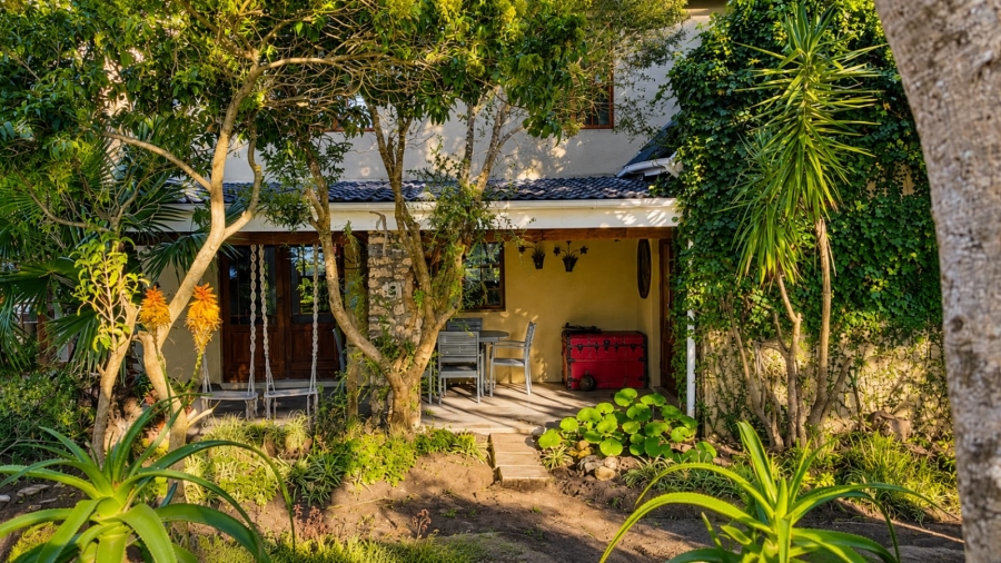 5 Bedroom Property for Sale in Stilbaai Wes Western Cape